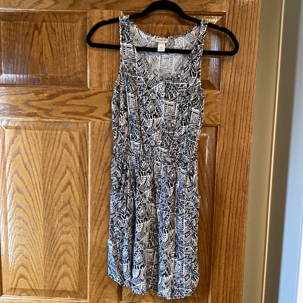 Black and white Mossimo dress with front pockets
